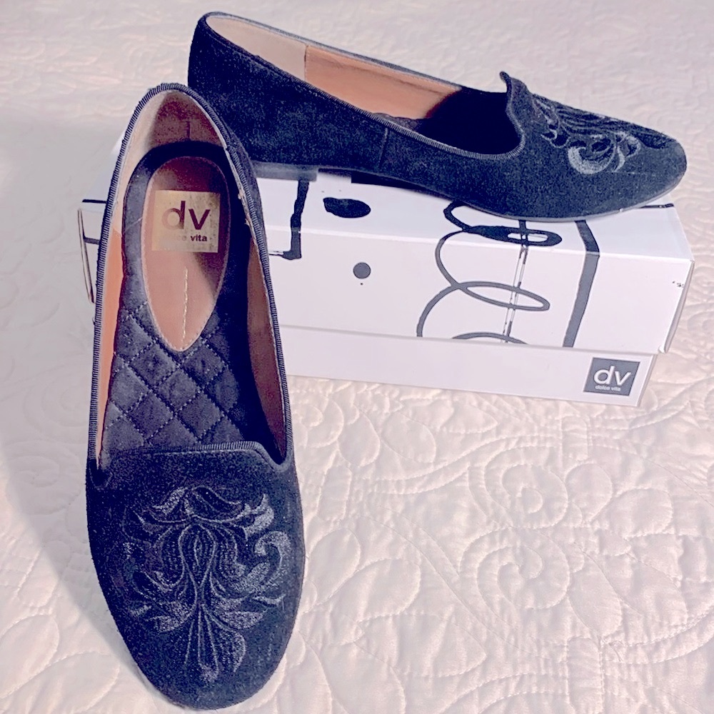 Dolce Vita embroidered suede flats size 8.5